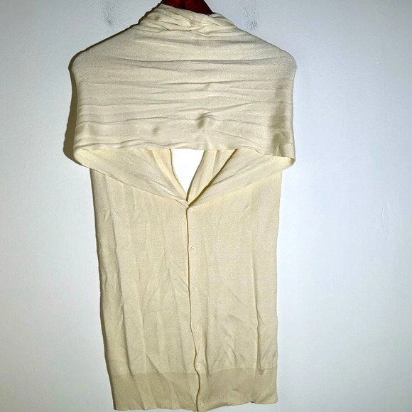 Papillon Button Up Scarf - Picture 3 of 3